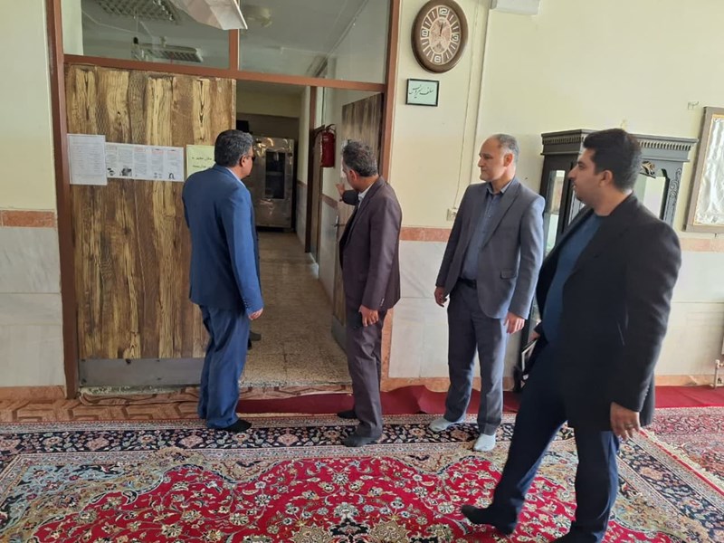 بازدید فرماندار کنگاور از محل اسکان مسافران نوروزی آموزش و پرورش